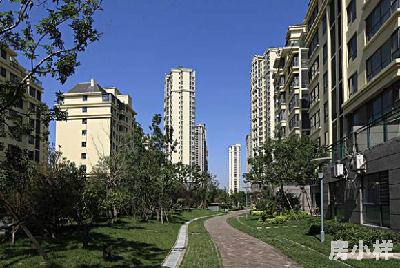 購(gòu)買小產(chǎn)權(quán)房后，物業(yè)管理違規(guī)收費(fèi)怎么辦？