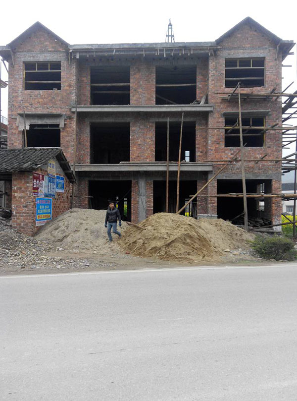 可以限制城里人來農村買宅基地建房