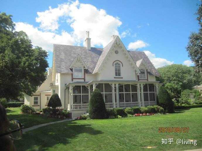 因?yàn)榉ㄔ涸谂馁u之前就把這個房子查封