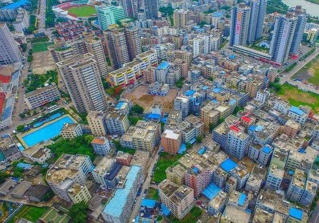 根據官方最初公示的?？谄虏?></img></p>
<p><strong>接待中心位于坡博坡巷安置房項目旁</strong></p>
<p>1、“坡博坡巷回遷接待中心”將會在11月中旬對外開放，便利回遷戶更進一步認識坡博坡巷安置房投資項目成效情形。</p>
<p>2、迎送服務中心坐落于坡博坡巷安置房投資項目旁，坡博路西進100米處。</p>
<p>3、該基地的創立將構建回遷戶與承建方彼此溝通交流溝通交流的渠道，構筑專門針對回遷戶有關主張的便捷適當充分反映業務。</p>
<p>4、每一戶回遷安置戶在此需直觀快捷地認識未來留宿老房子的現狀，預先認識工程建設工程進度、規劃采用各類模具品質等。</p>
<p>5、坡博坡巷棚改建設項目整體規劃區域1513.48畝，2016年正式發布課征。</p>
<p>6、建設項目需建土地占地為13361.93㎡。總占地約為67168.42㎡，由高管房屋、商業地產和小學三種商業模式組合而成，其中領導層房屋占地約42044.82㎡，商業性占地為5394.15㎡，公共優質服務基礎建設覆蓋面積為2816.38㎡，容積率為3.8，覆蓋率30.35%。</p>
<p><strong>回遷房本身就是安置房的屬性</strong></p>
<p>1、我這個人寧缺毋濫，當初奸小便宜買了回遷房，然而一點也太差住，這個事也成了我的心病，全家人還都訓斥我，好在這兩年管理工作還不錯，也攢了點錢，冷靜便買房，賠本我都不計較了。</p>
<p>2、回遷房本身正是安置房的性質，功能定位剛需，經濟發展適用房，與房源的提升類型是截然不同的，假如你是一個對聚居產品品質有指示的人，回遷房才切勿充分考慮了，房源是要多出錢，不過它可保值，回遷房便宜，但僅適于自住，短期內內買房不賣是必然的。</p>
<p>3、回遷房也有它自己的特性，購房更突出實用性的好友也能夠參見一下。</p>
<p>4、單價低，這個就不必我多說了，我的樓房比房源便宜50萬，只要你是亟需住所，再安家落戶，先考量其他，即便商品價格為王，貴才是王道，買我新房子的正是一對外地小夫妻，兩個人創業者開小賓館，對他們而言，這個樓房就很合適。</p>
<p><img src=